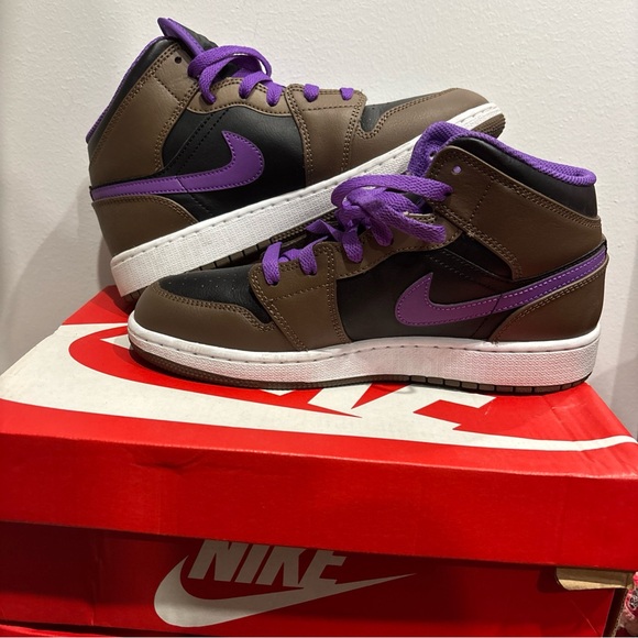 Air Jordan mid 1’s - Picture 9 of 9